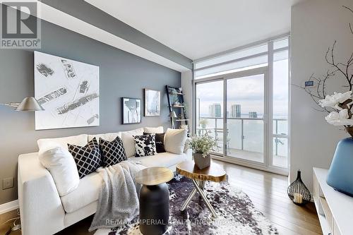 2613 - 170 Fort York Boulevard, Toronto, ON - Indoor Photo Showing Living Room