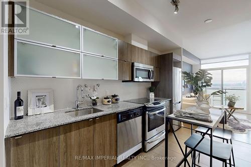 2613 - 170 Fort York Boulevard, Toronto, ON - Indoor Photo Showing Kitchen