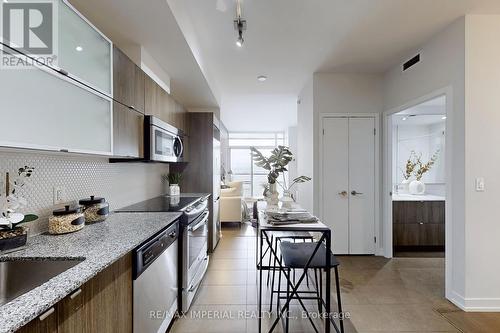 2613 - 170 Fort York Boulevard, Toronto, ON - Indoor Photo Showing Kitchen With Upgraded Kitchen