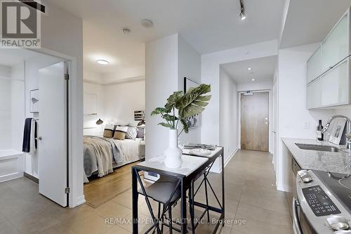 2613 - 170 Fort York Boulevard, Toronto, ON - Indoor Photo Showing Kitchen