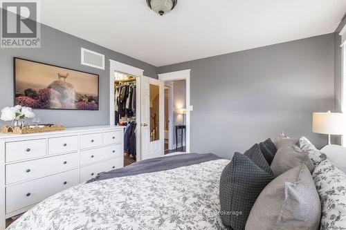 259 Littlewood Drive, Oakville, ON - Indoor Photo Showing Bedroom