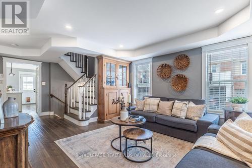 259 Littlewood Drive, Oakville, ON - Indoor Photo Showing Living Room