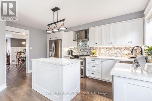 259 Littlewood Drive, Oakville, ON - Indoor Photo Showing Kitchen With Upgraded Kitchen