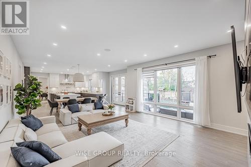 1322 Stanbury Road, Oakville, ON - Indoor Photo Showing Living Room