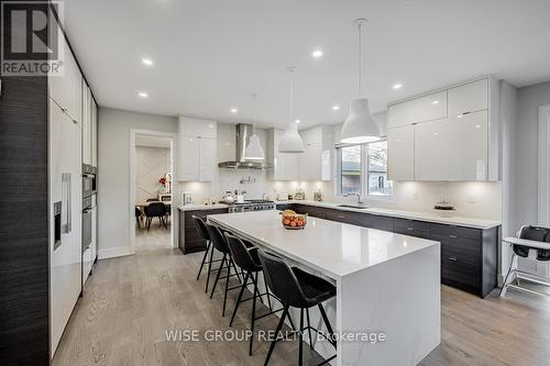 1322 Stanbury Road, Oakville, ON - Indoor Photo Showing Kitchen With Upgraded Kitchen