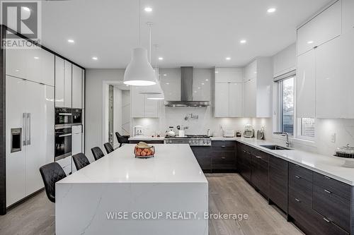 1322 Stanbury Road, Oakville, ON - Indoor Photo Showing Kitchen With Upgraded Kitchen