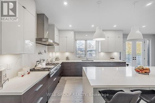 1322 Stanbury Road, Oakville, ON - Indoor Photo Showing Kitchen With Upgraded Kitchen