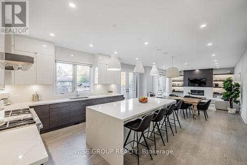 1322 Stanbury Road, Oakville, ON - Indoor Photo Showing Kitchen With Upgraded Kitchen