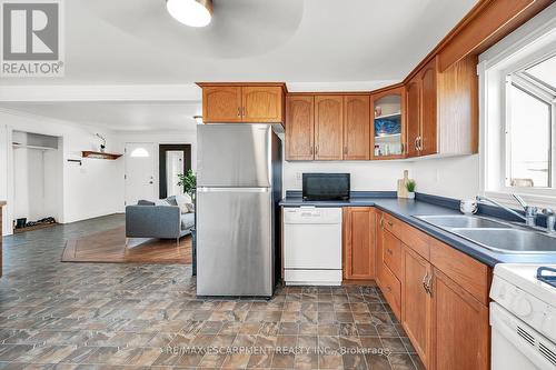 64031 Wellandport Road, Wainfleet, ON - Indoor Photo Showing Kitchen With Double Sink