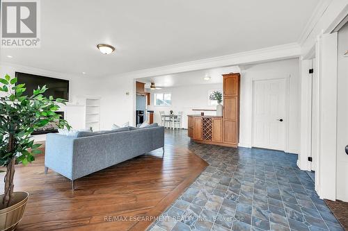 64031 Wellandport Road, Wainfleet, ON - Indoor Photo Showing Living Room