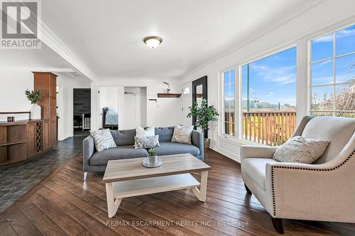 64031 Wellandport Road, Wainfleet, ON - Indoor Photo Showing Living Room