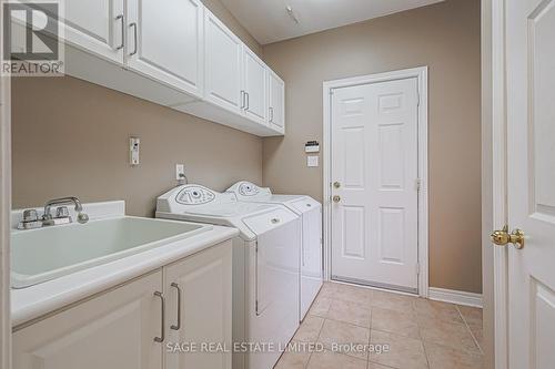 11 Brookgreene Crescent, Richmond Hill, ON - Indoor Photo Showing Laundry Room