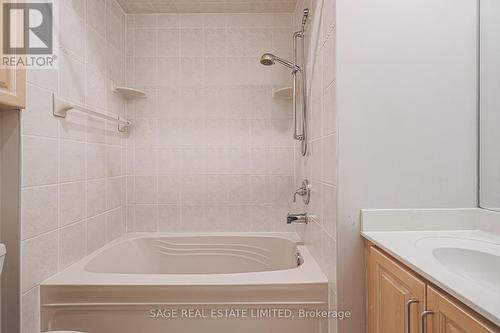 11 Brookgreene Crescent, Richmond Hill, ON - Indoor Photo Showing Bathroom