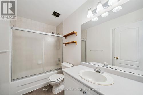 550 Rourke Place, Newmarket, ON - Indoor Photo Showing Bathroom