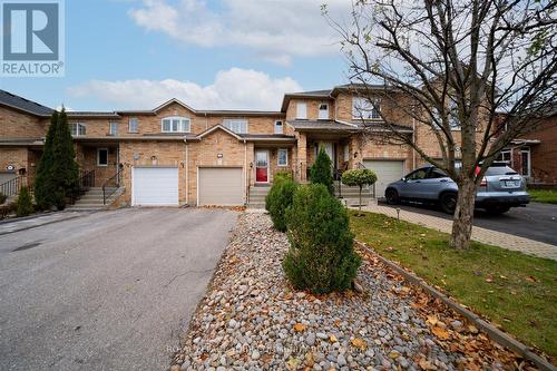 550 Rourke Place, Newmarket, ON - Outdoor With Facade