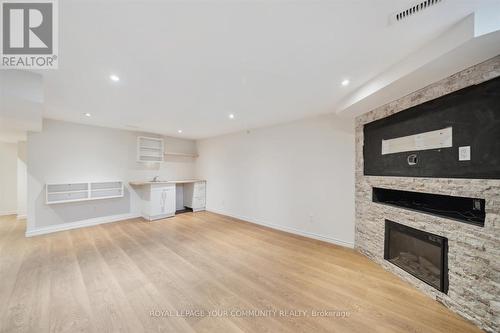 550 Rourke Place, Newmarket, ON - Indoor Photo Showing Living Room With Fireplace