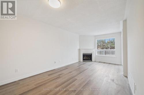 550 Rourke Place, Newmarket, ON - Indoor With Fireplace