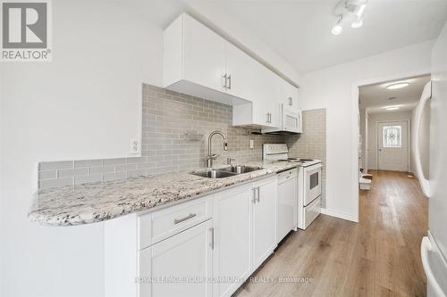 550 Rourke Place, Newmarket, ON - Indoor Photo Showing Kitchen With Double Sink With Upgraded Kitchen