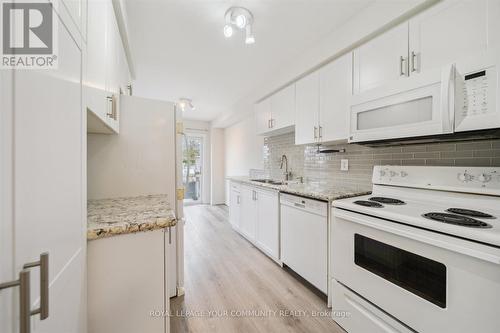 550 Rourke Place, Newmarket, ON - Indoor Photo Showing Kitchen