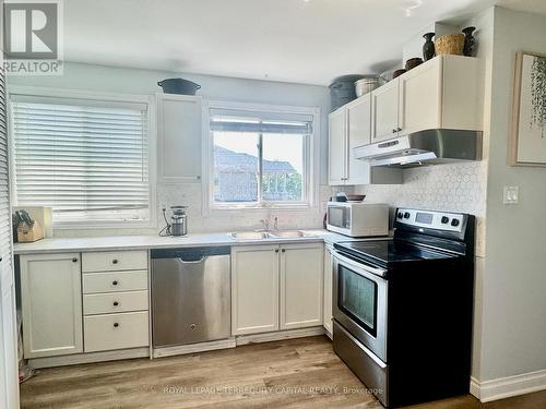 27 Watson Drive, Barrie, ON - Indoor Photo Showing Kitchen