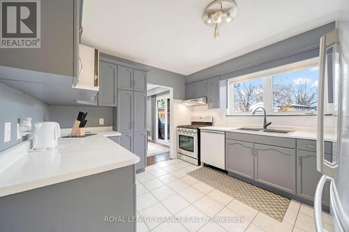 59 Roberts Crescent, Brampton, ON - Indoor Photo Showing Kitchen With Double Sink