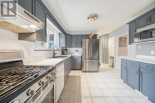 59 Roberts Crescent, Brampton, ON - Indoor Photo Showing Kitchen With Double Sink