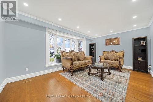 59 Roberts Crescent, Brampton, ON - Indoor Photo Showing Living Room