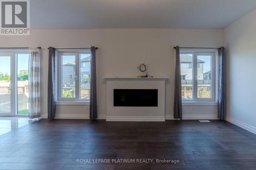 795 Superior Drive, London, ON - Indoor Photo Showing Living Room With Fireplace