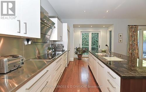 8 Brynhurst Court, Toronto, ON - Indoor Photo Showing Kitchen With Double Sink With Upgraded Kitchen