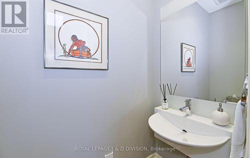 8 Brynhurst Court, Toronto, ON - Indoor Photo Showing Bathroom