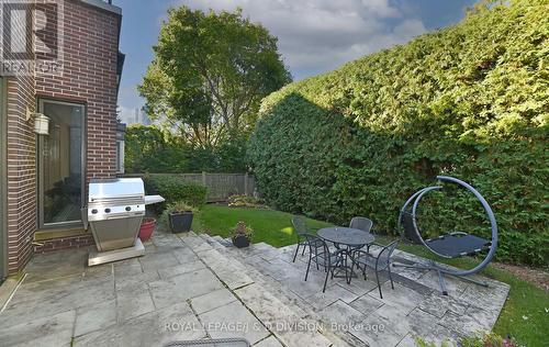 8 Brynhurst Court, Toronto, ON - Outdoor