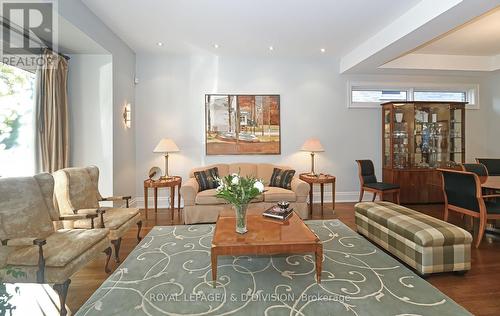 8 Brynhurst Court, Toronto, ON - Indoor Photo Showing Living Room