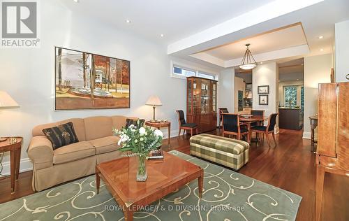 8 Brynhurst Court, Toronto, ON - Indoor Photo Showing Living Room