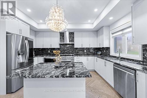 783 Green Street, Innisfil, ON - Indoor Photo Showing Kitchen With Upgraded Kitchen