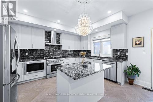 783 Green Street, Innisfil, ON - Indoor Photo Showing Kitchen With Upgraded Kitchen