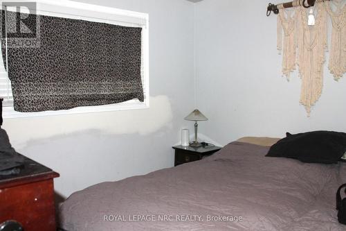 6 Park Avenue, St. Catharines (455 - Secord Woods), ON - Indoor Photo Showing Bedroom