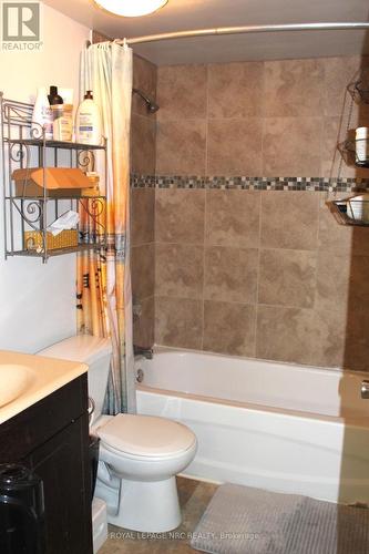 6 Park Avenue, St. Catharines (455 - Secord Woods), ON - Indoor Photo Showing Bathroom