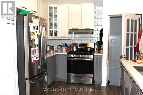 6 Park Avenue, St. Catharines (455 - Secord Woods), ON - Indoor Photo Showing Kitchen