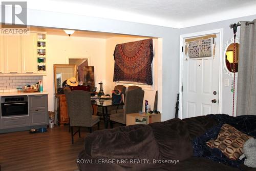 6 Park Avenue, St. Catharines (455 - Secord Woods), ON - Indoor Photo Showing Living Room