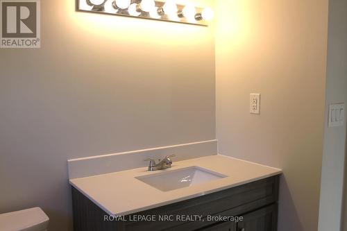 36 Montebello Place, St. Catharines (451 - Downtown), ON - Indoor Photo Showing Bathroom