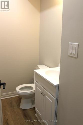 36 Montebello Place, St. Catharines (451 - Downtown), ON - Indoor Photo Showing Bathroom