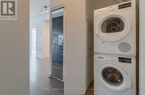 1206 - 89 Dunfield Avenue, Toronto, ON - Indoor Photo Showing Laundry Room