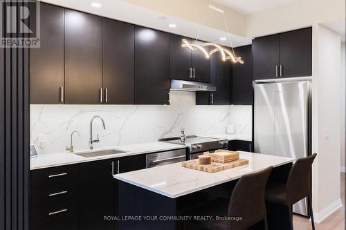 2025 - 9000 Jane Street, Vaughan, ON - Indoor Photo Showing Kitchen With Upgraded Kitchen