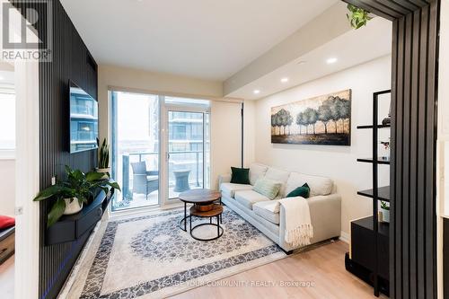 2025 - 9000 Jane Street, Vaughan, ON - Indoor Photo Showing Living Room