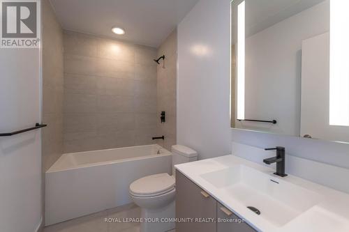 704 - 500 Dupont Street, Toronto, ON - Indoor Photo Showing Bathroom