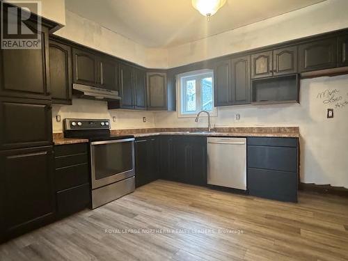 80 Elm Street S, Timmins, ON - Indoor Photo Showing Kitchen