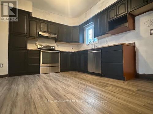 80 Elm Street S, Timmins, ON - Indoor Photo Showing Kitchen