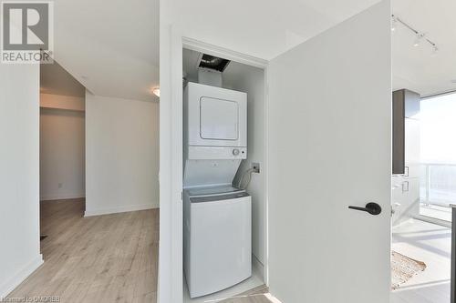 220 Missinnihe Way Unit# 912, Mississauga, ON - Indoor Photo Showing Laundry Room