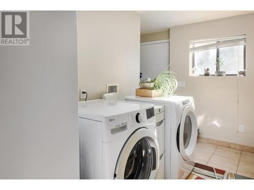 669 Welke Road, Kelowna, BC - Indoor Photo Showing Laundry Room