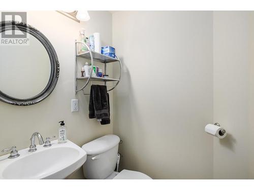 669 Welke Road, Kelowna, BC - Indoor Photo Showing Bathroom